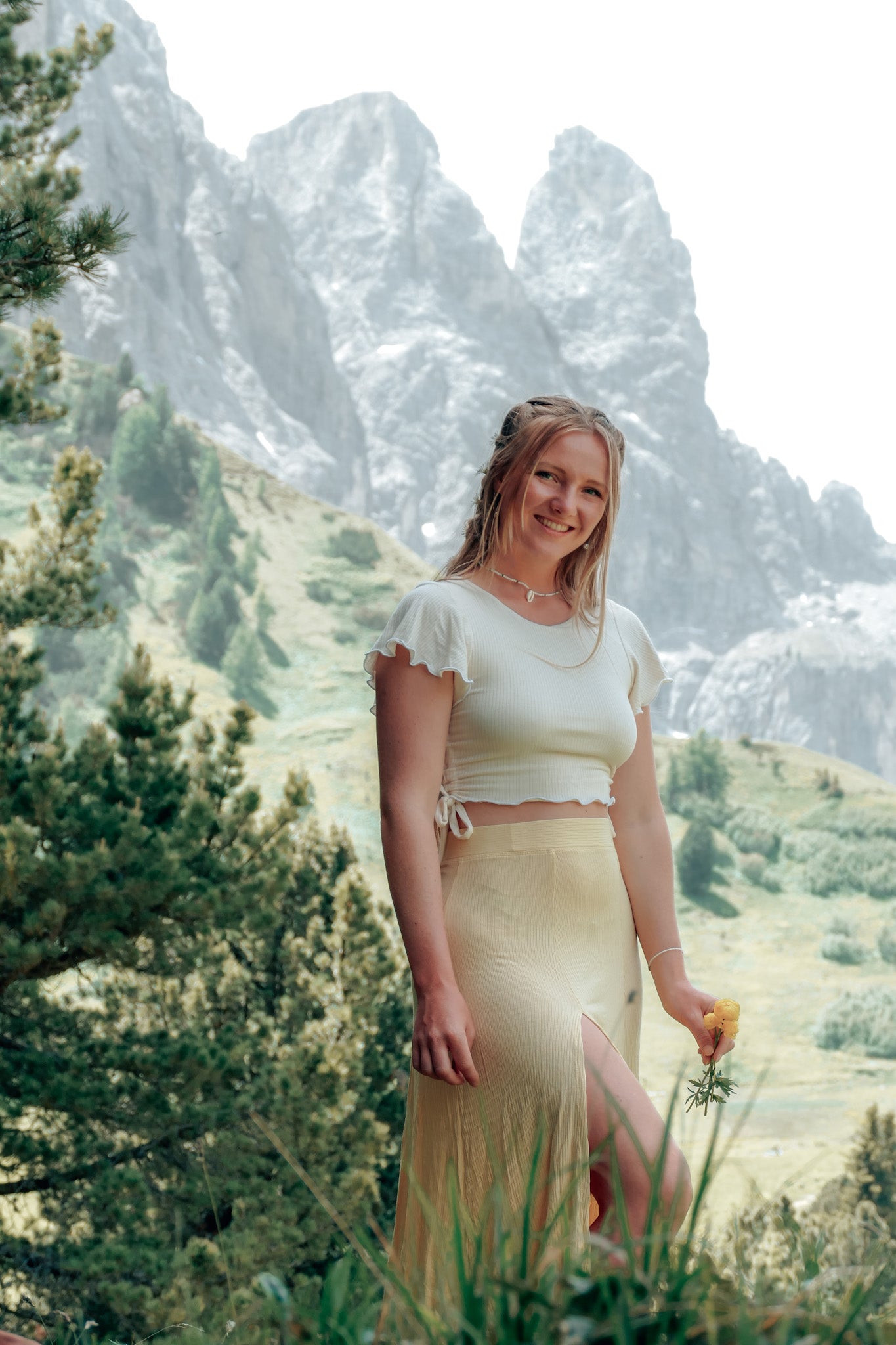 Rock aus dem neusten Trend als Zweiteiler mit anderen Crop Oberteilen zu kombinieren
