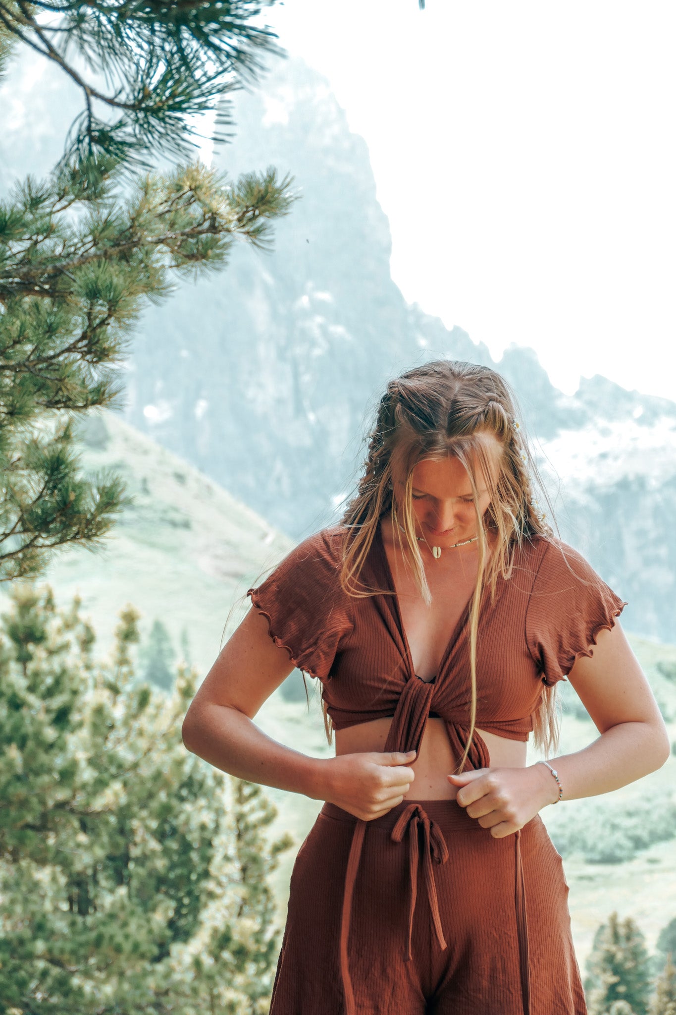 Dunkelbraunes und Sommerliches Crop Top mit Schmetterlingsärmel zum Wickeln in3 verschiedene Varianten