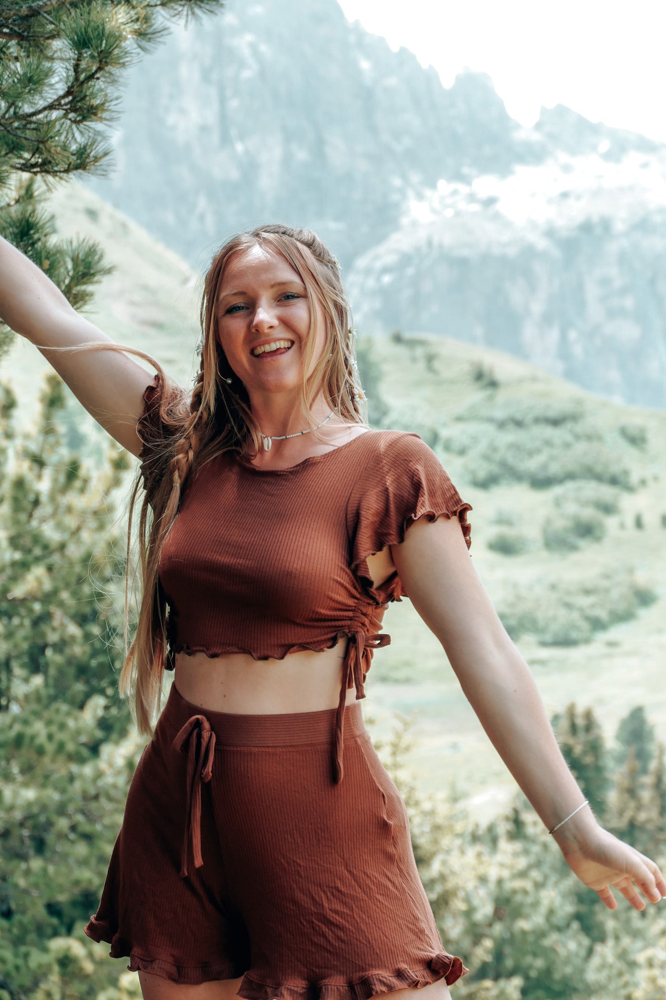 Sommerliches Crop Top mit Schnürung an der Seite für einen schicken Anlass