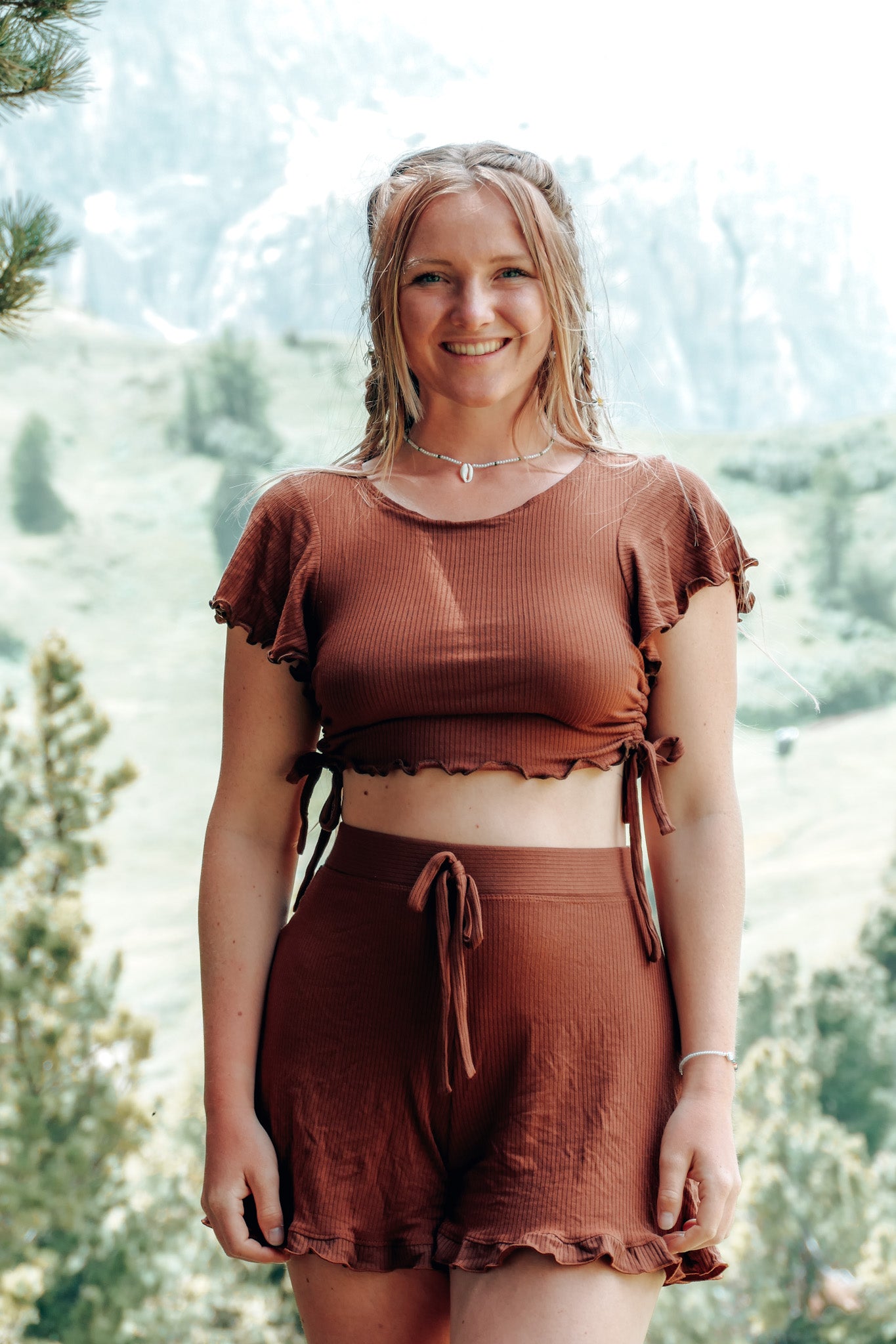 Sommerliches Crop Oberteil aus geripptem und nachhaltigem Stoff zum kombinieren mit anderen High Waist Unterteilen