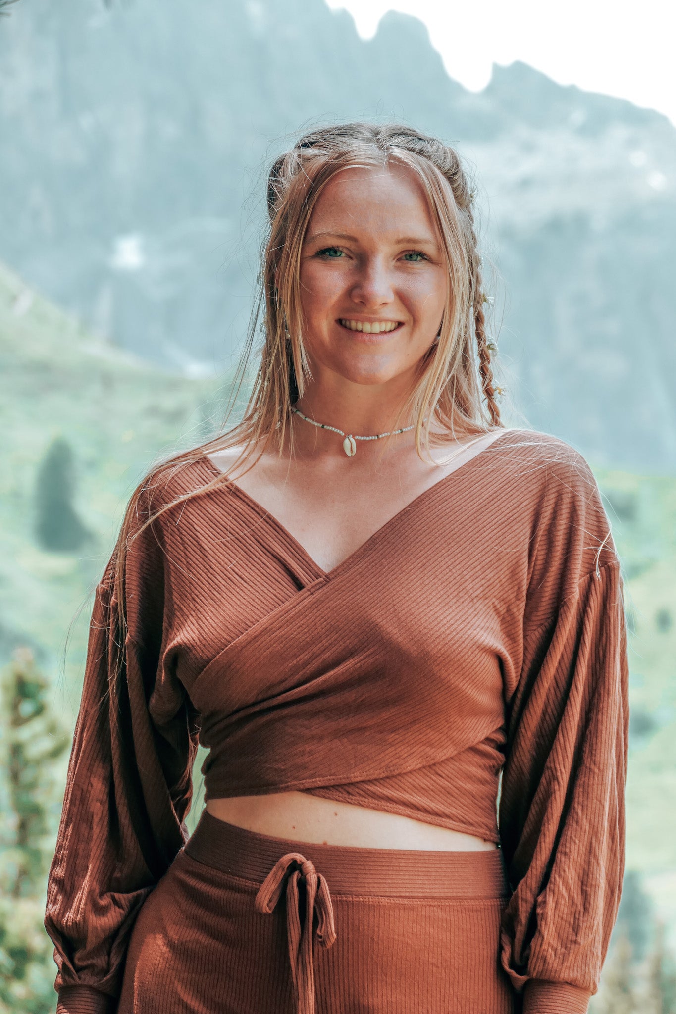 Crop Pullover für den Frühling und Herbst im Trend in dunkelbraun aus Tencel