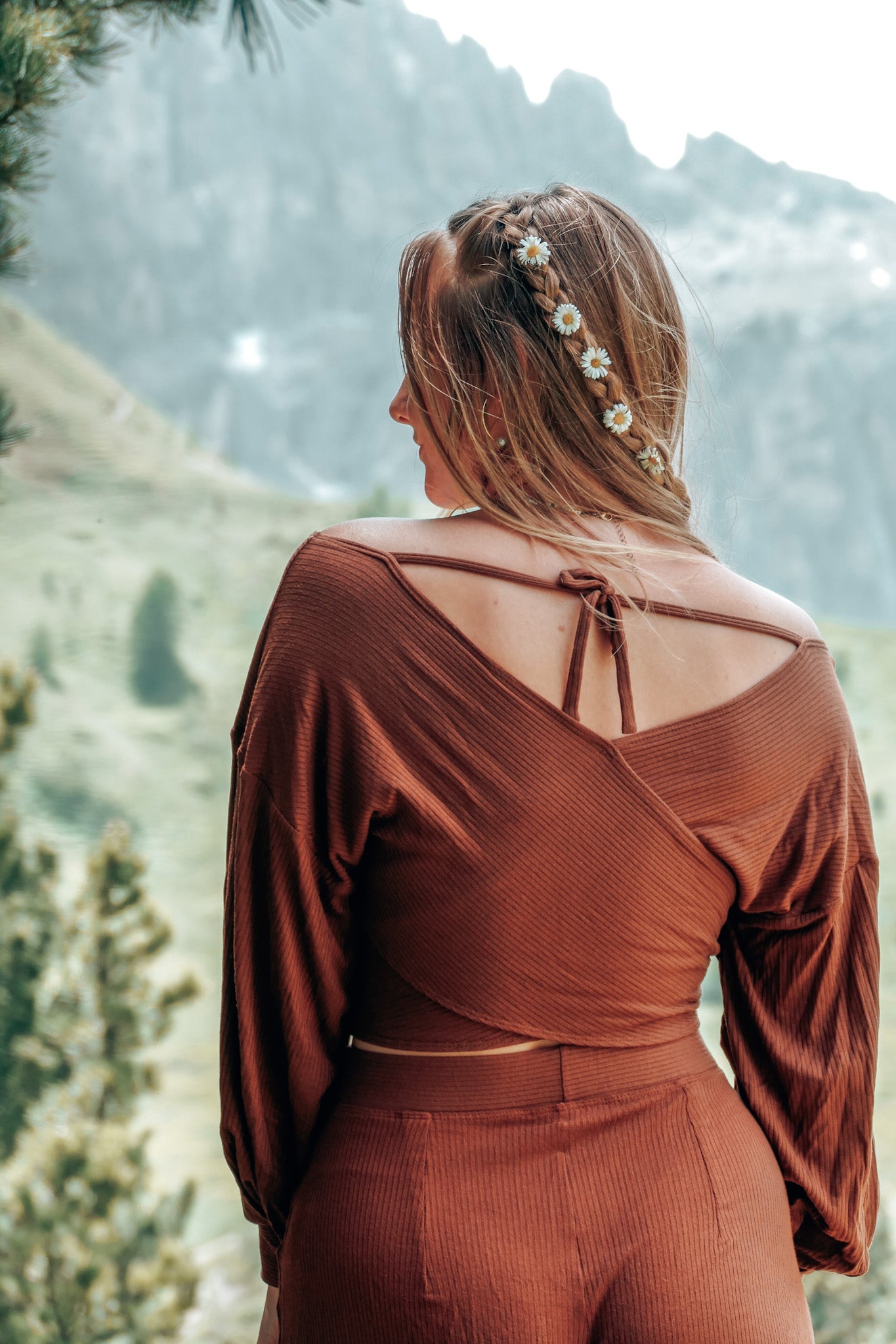 Nachhaltig und bewusst shoppen mit diesem Crop Pullover in pecan für Damen