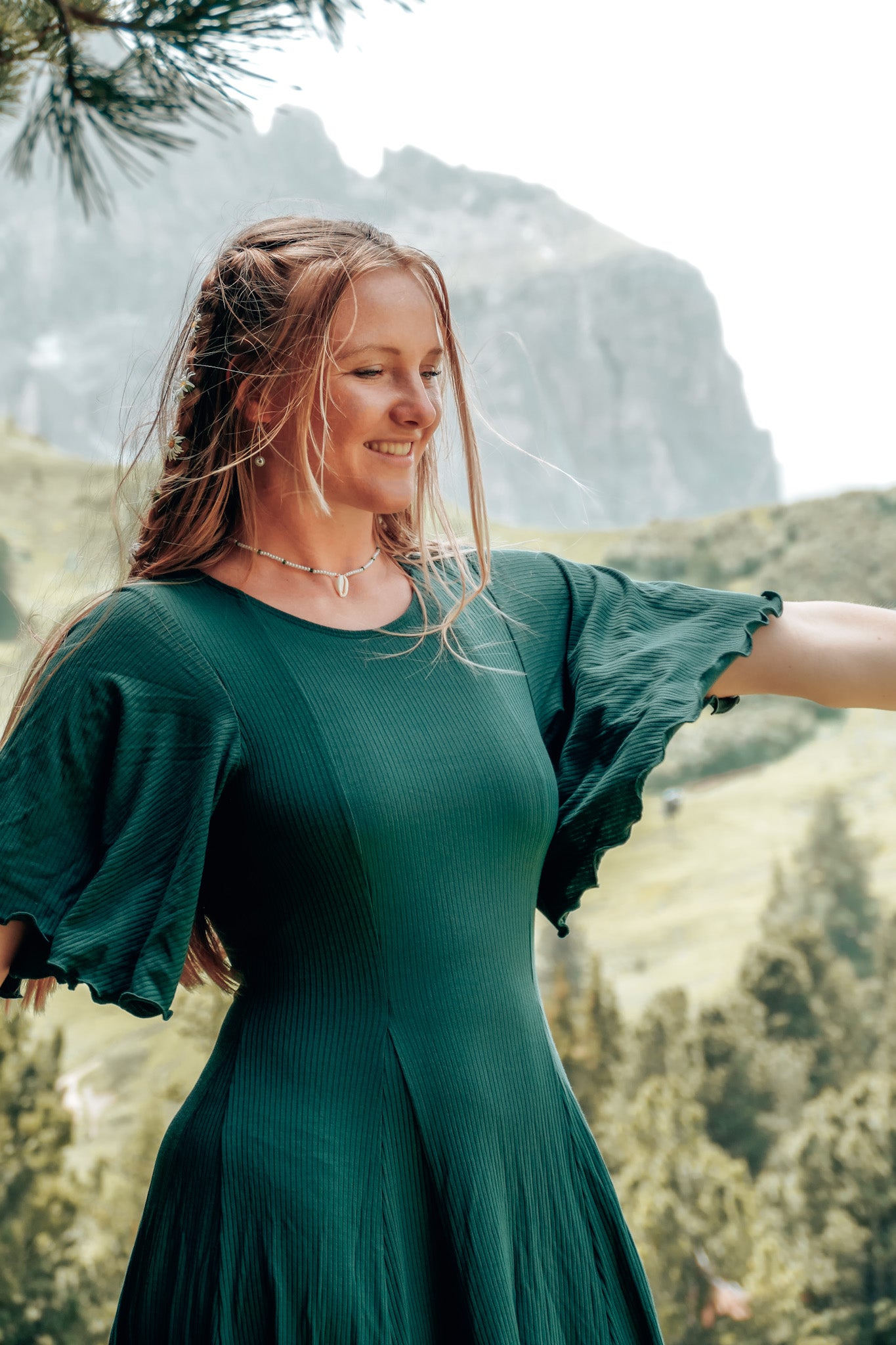 Nachhaltiges Kleid für Damen im Sommer in dunkelgrün
