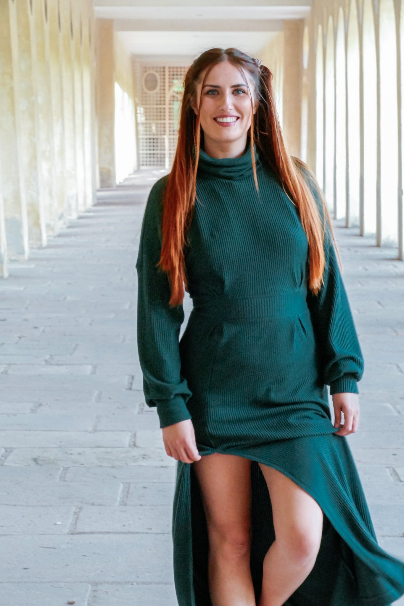 Nachhaltiges und warmes Winterkleid für Damen aus weichem und kuschligem Stoff