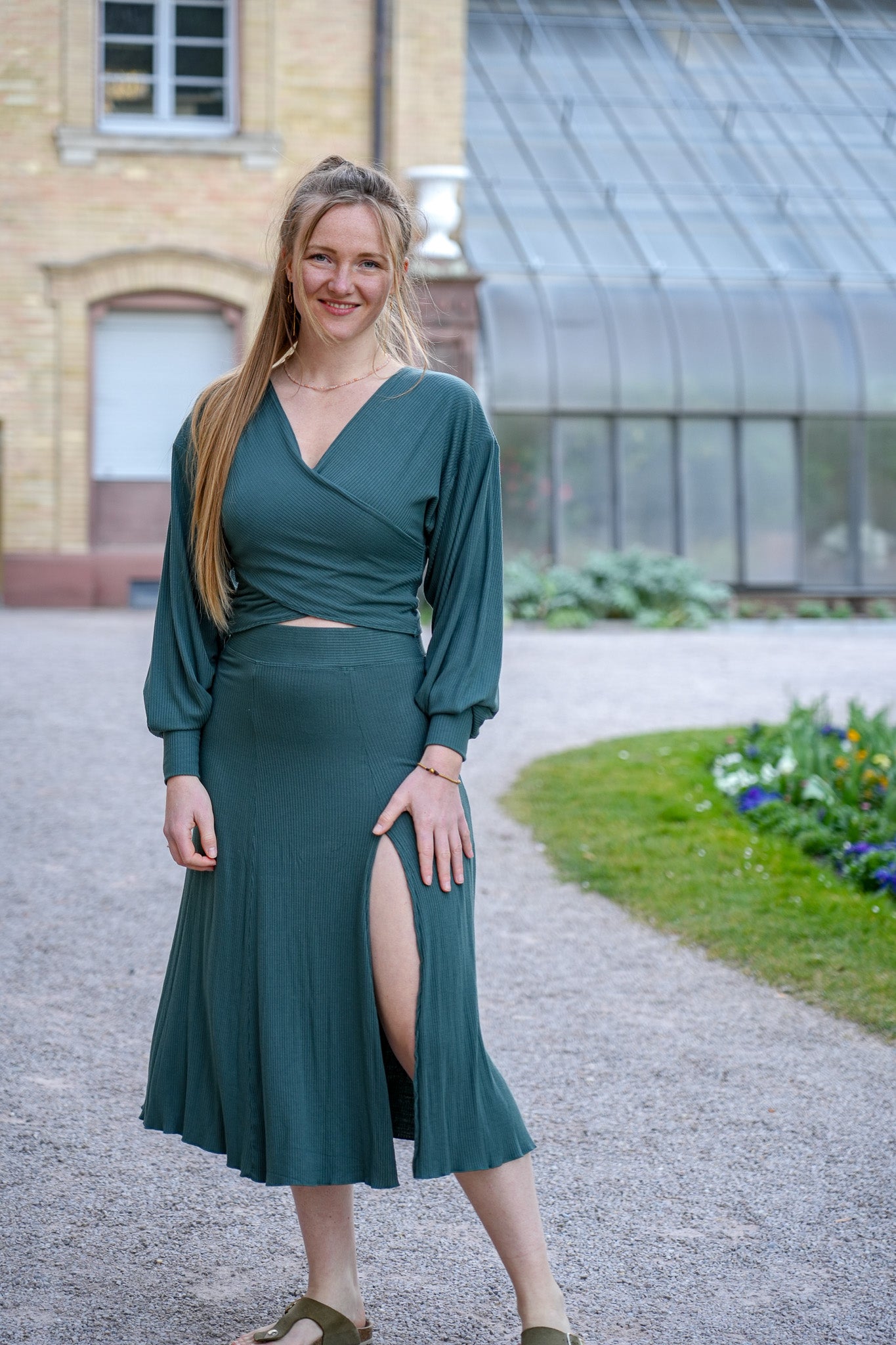 Farrah Crossed Crop Pulli deep green