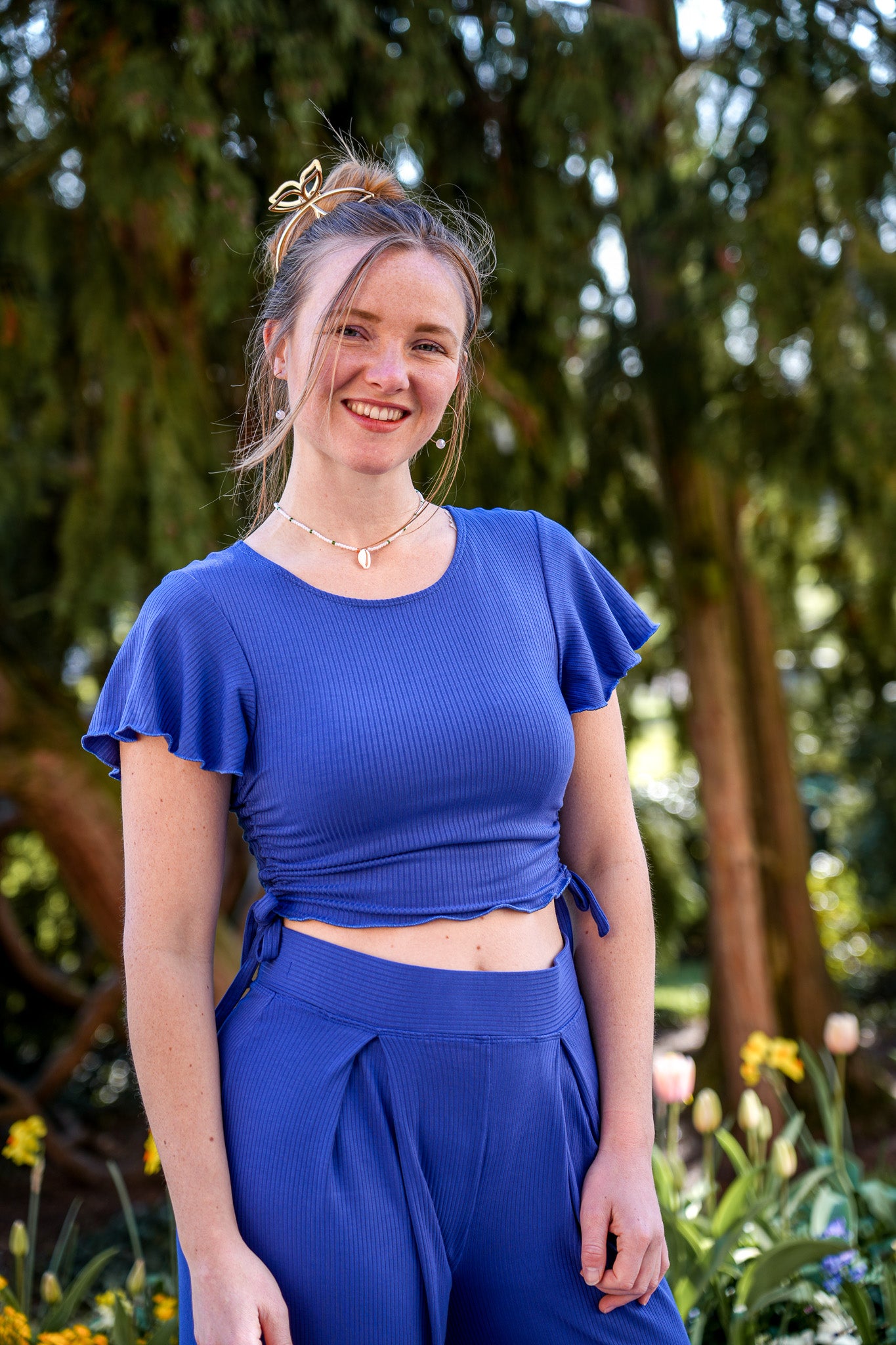 Nachhaltiges Cropped Shirt mit seitlicher Schnürung