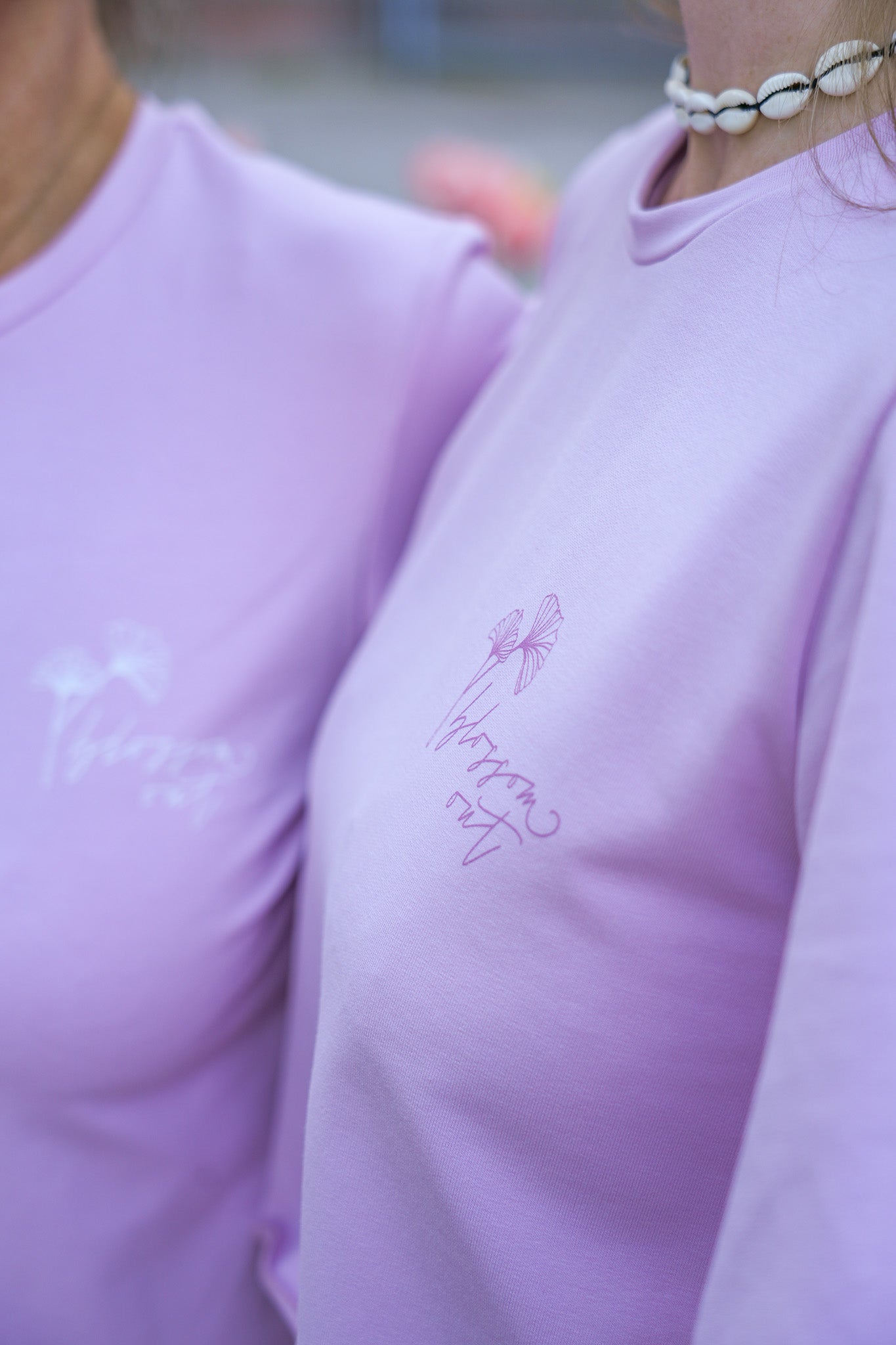 Nachhaltiges Sommer-T-Shirt in zartem Lila mit femininen Ärmeln