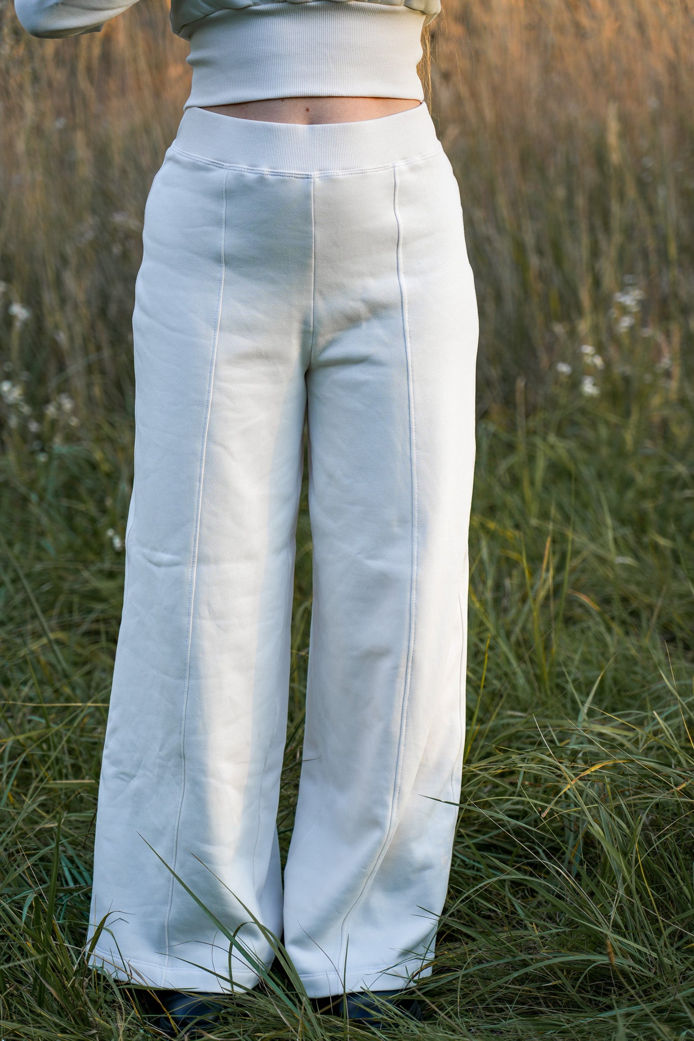 Nachhaltige Damenhose mit Bügelfalte in Offwhite