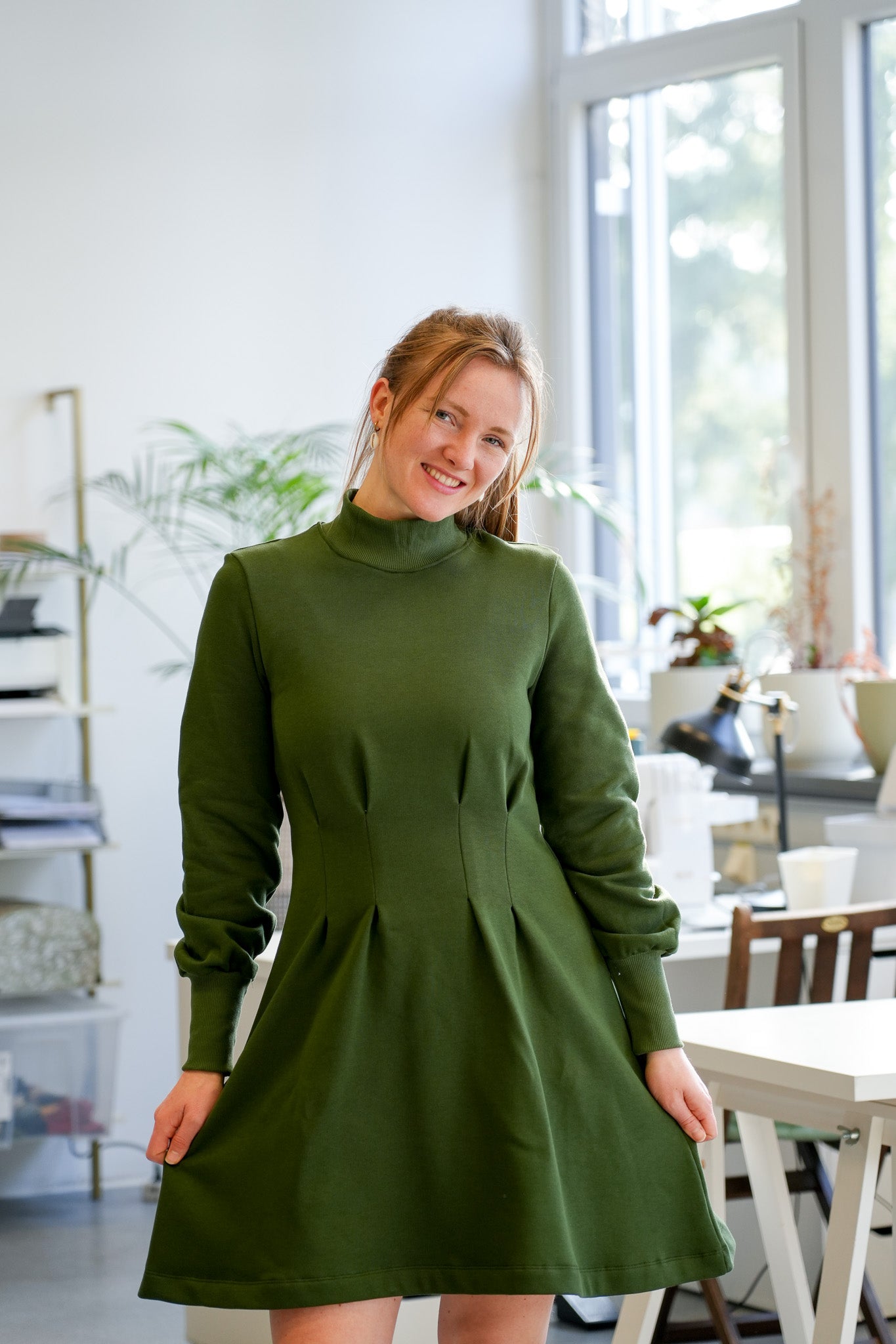 Feminines Winterkleid in kräftigem Waldgrün