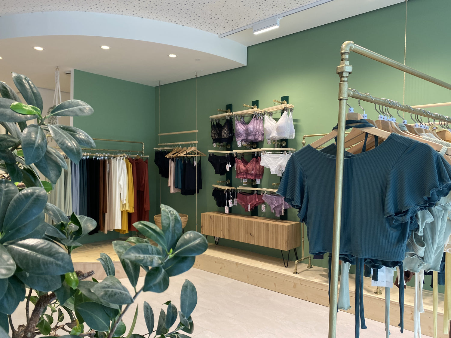 Nachhaltiger Mode Geschäft in der Innenstadt von Karlsruhe, der sich auf handgemachte und fair produzierte Produkte von lokalen Unternehmen fokussiert