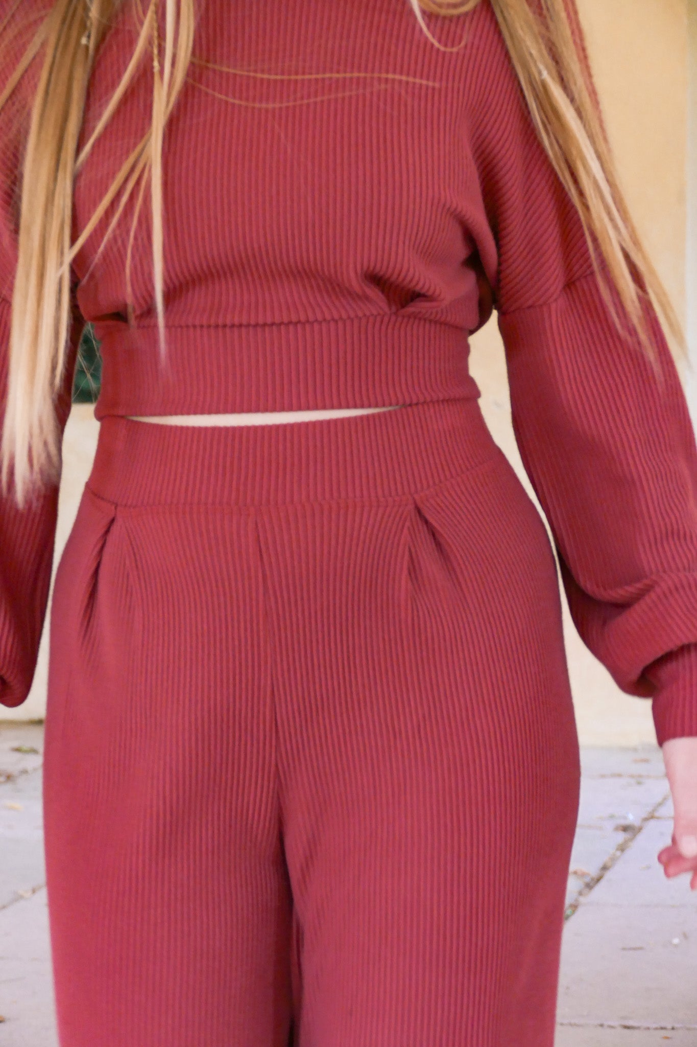 Bequeme und dennoch nachhaltige Hose mit Kellerfalten und einem hohem Bund und weiten beinen