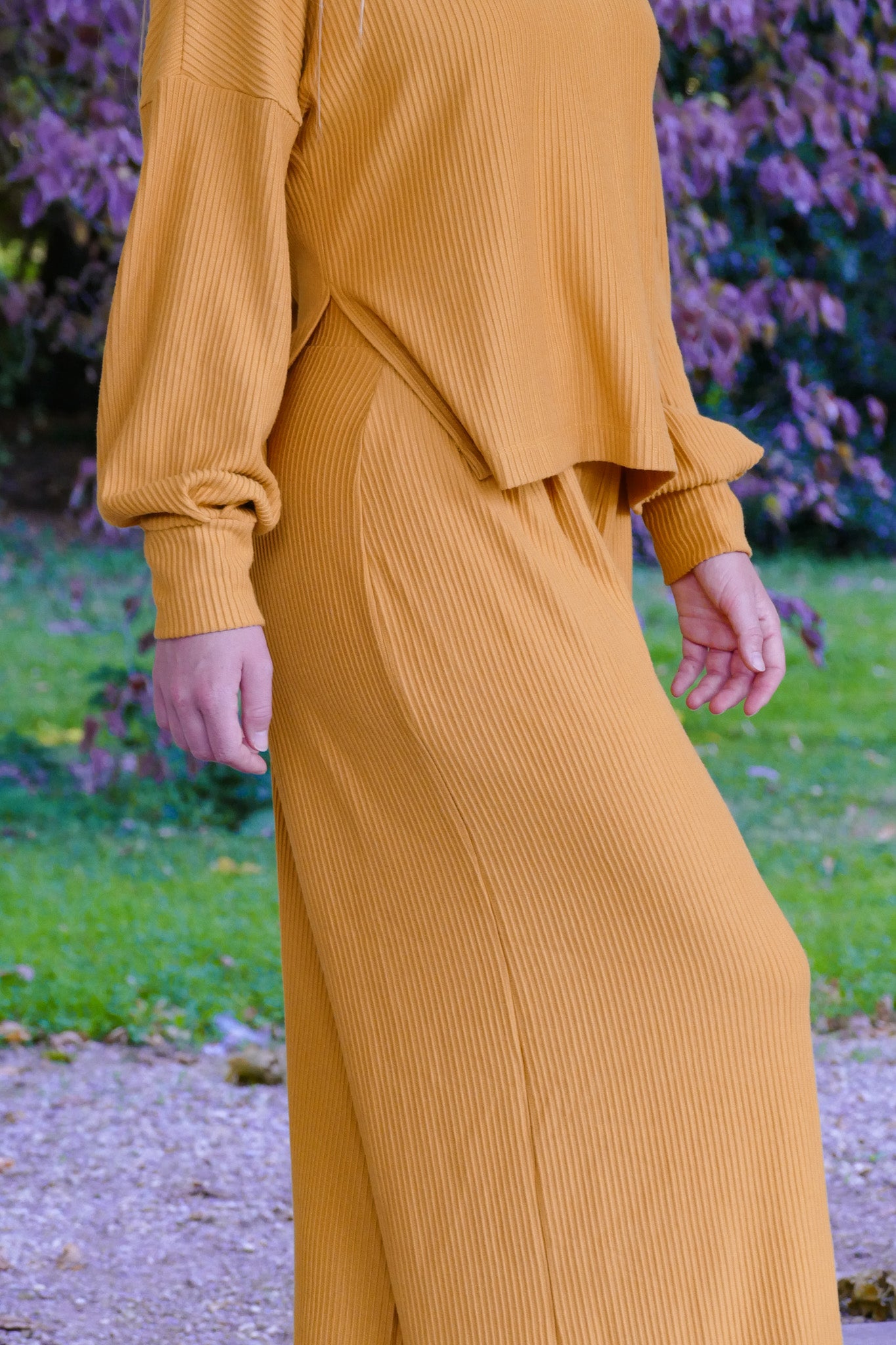 Senfgelbe Hose für den Winter und kalten Jahreszeiten und für die Weihnachtszeit aus nachhaltigem Stoff
