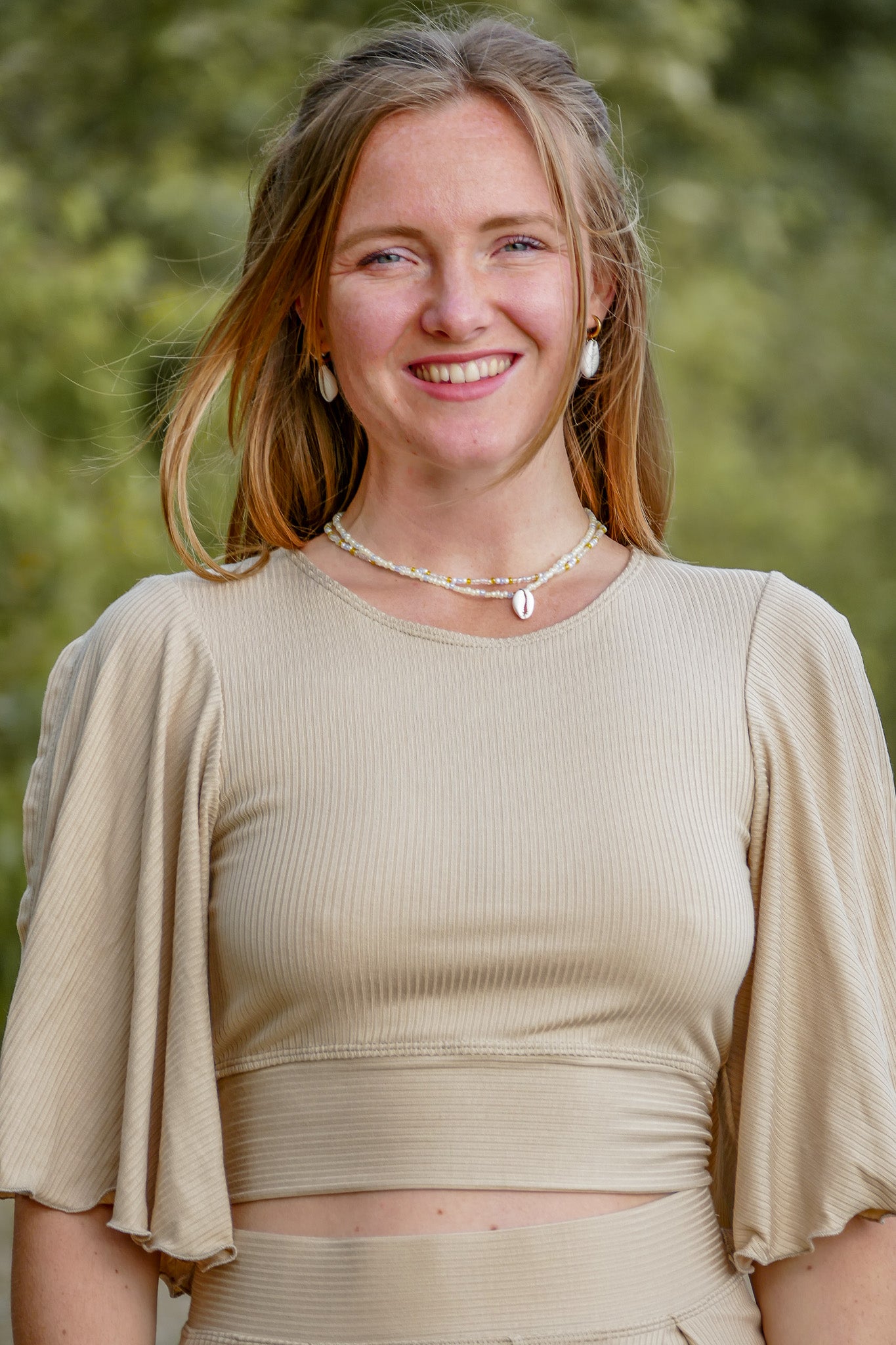 Beiges Crop-Oberteil mit Schmetterlingsärmeln für Damen
