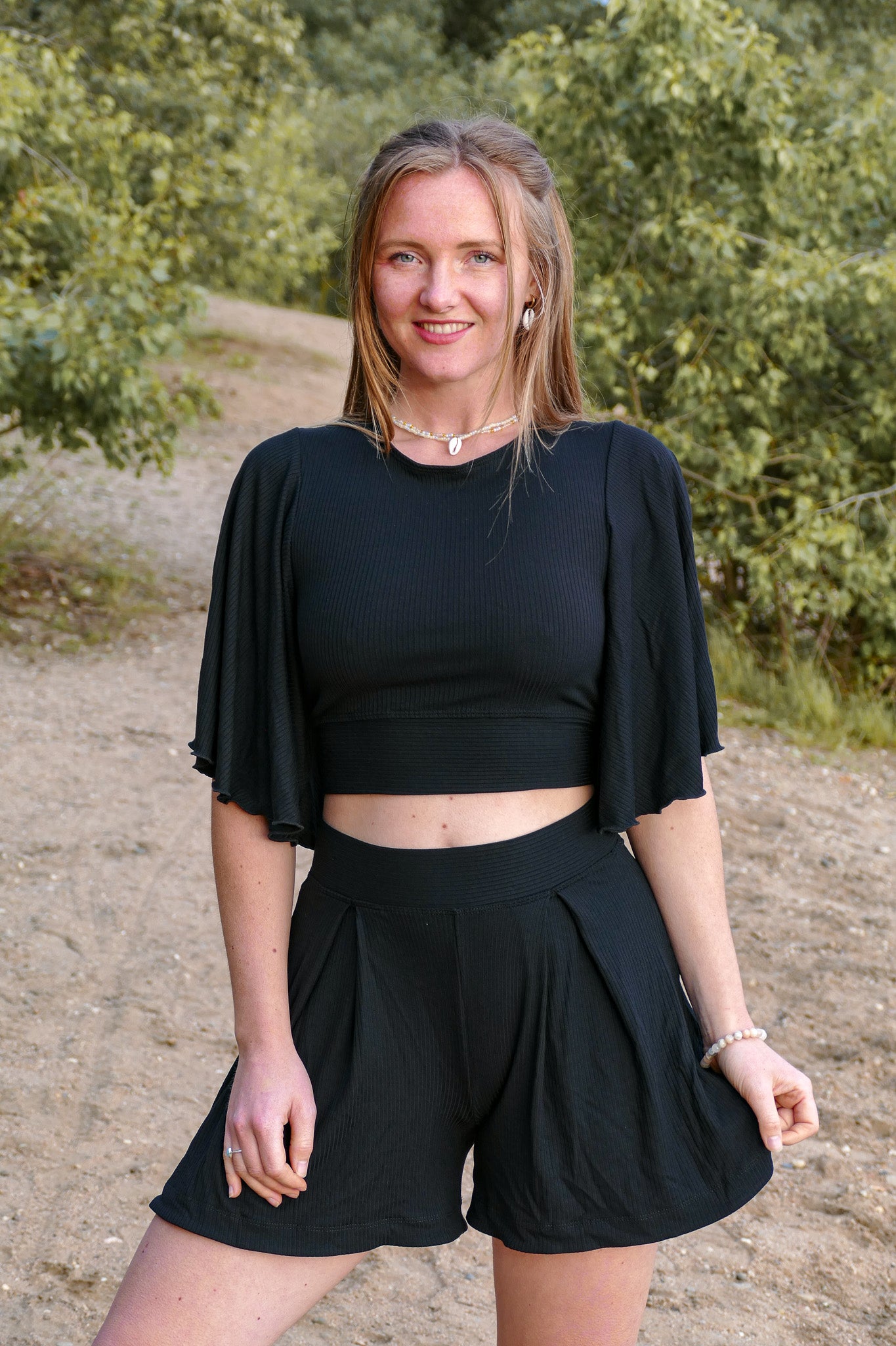 Fair produziertes Tencel-Shirt mit raffinierten Details