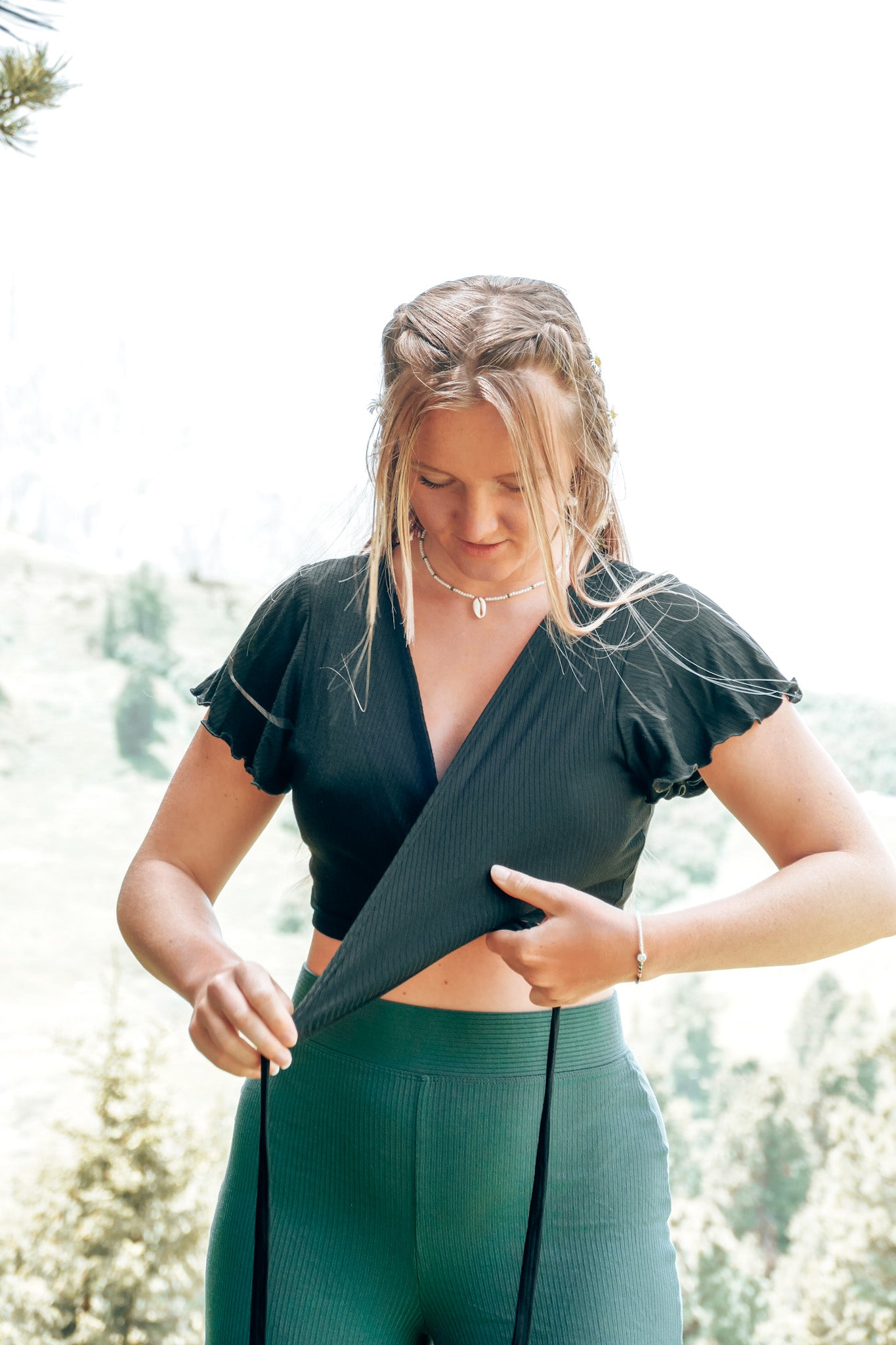 Must Have Crop Top für den Sommer 2023 in schwarz aus geripptem Stoff