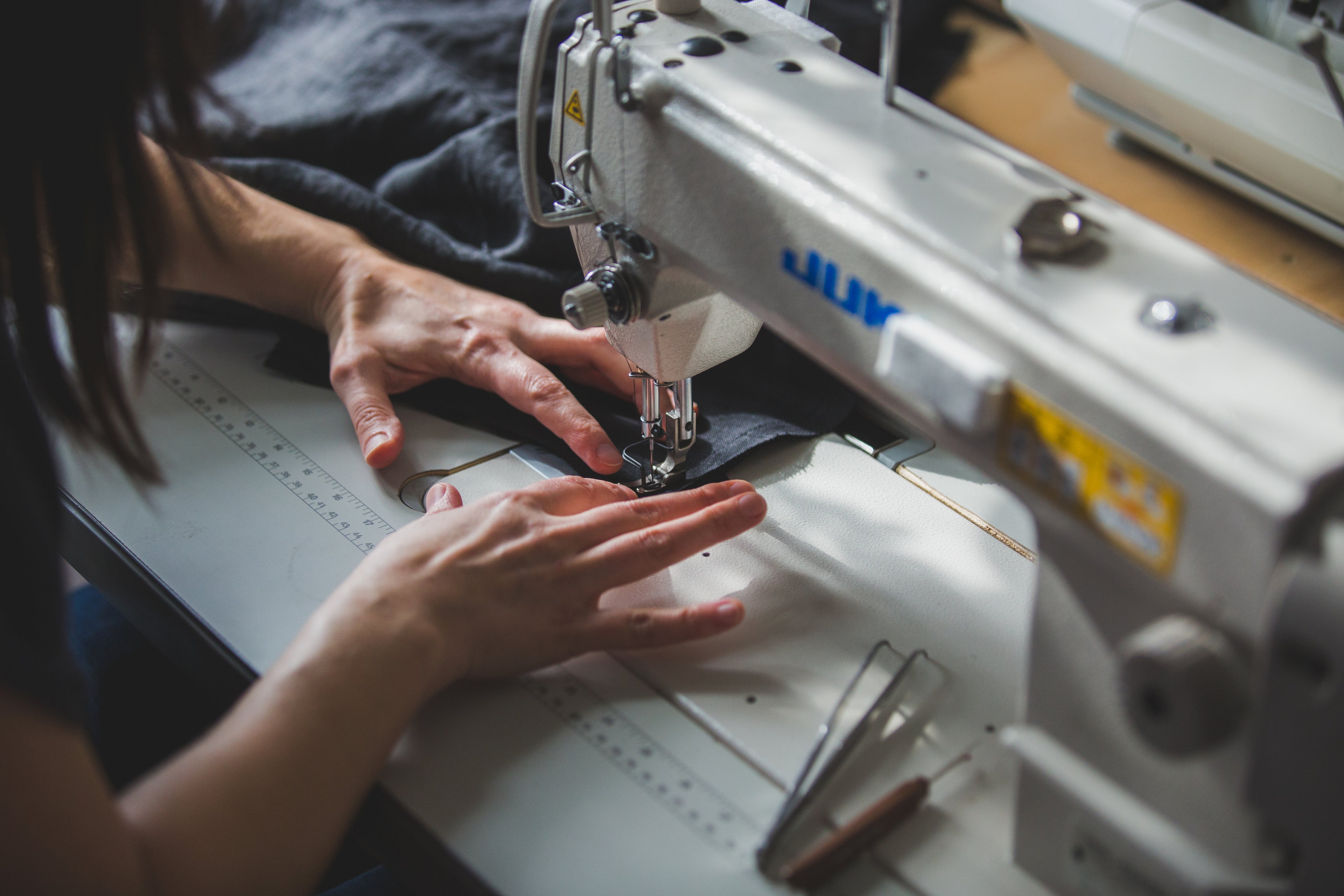 Näherin, Schneiderin gesucht in Karlsruhe in unserem nachhaltigen Atelier auf Minijob, Vollzeit und Teilzeit