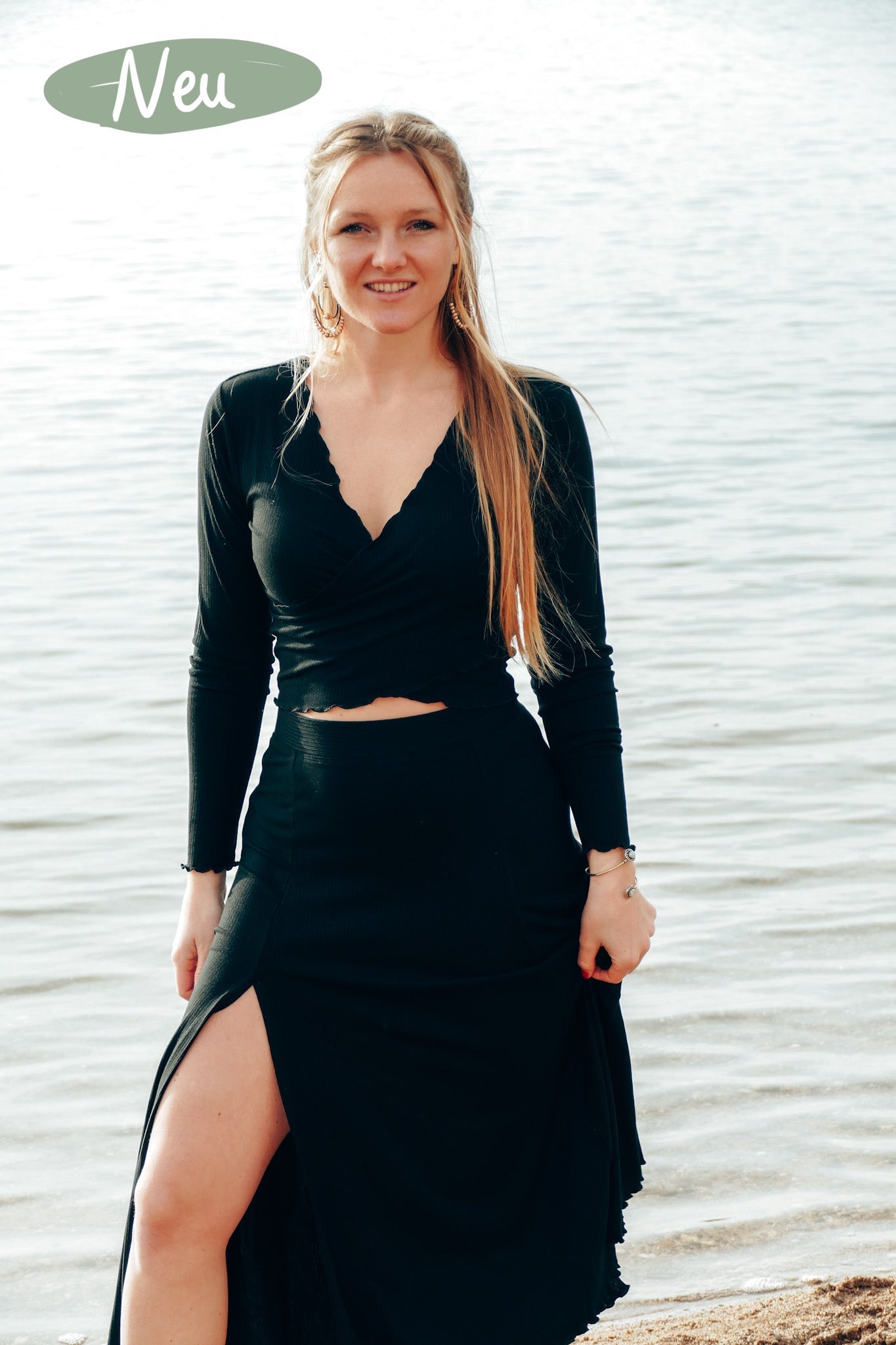 High Waist Midirock mit Schlitz in der Farbe schwarz aus Tencel