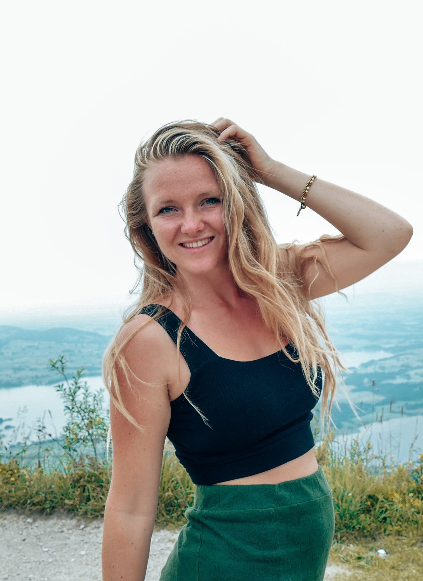 Nachhaltiges Crop Top aus Strickstoff und elastischem Tencel in schwarz