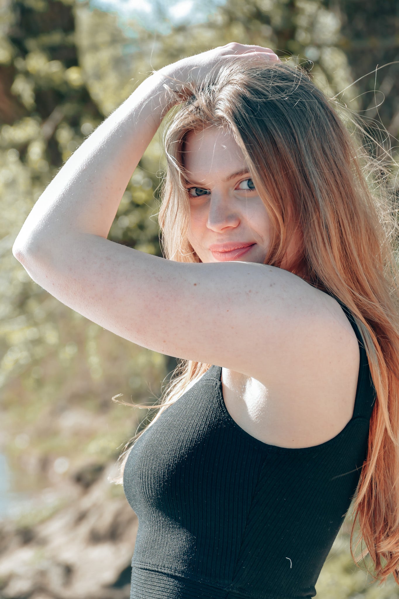 Geripptes und nachhaltiges Crop Top aus sehr bequemen Stoff und deshalb auch als Loungewear oder Yogawear im Sommer zu tragen