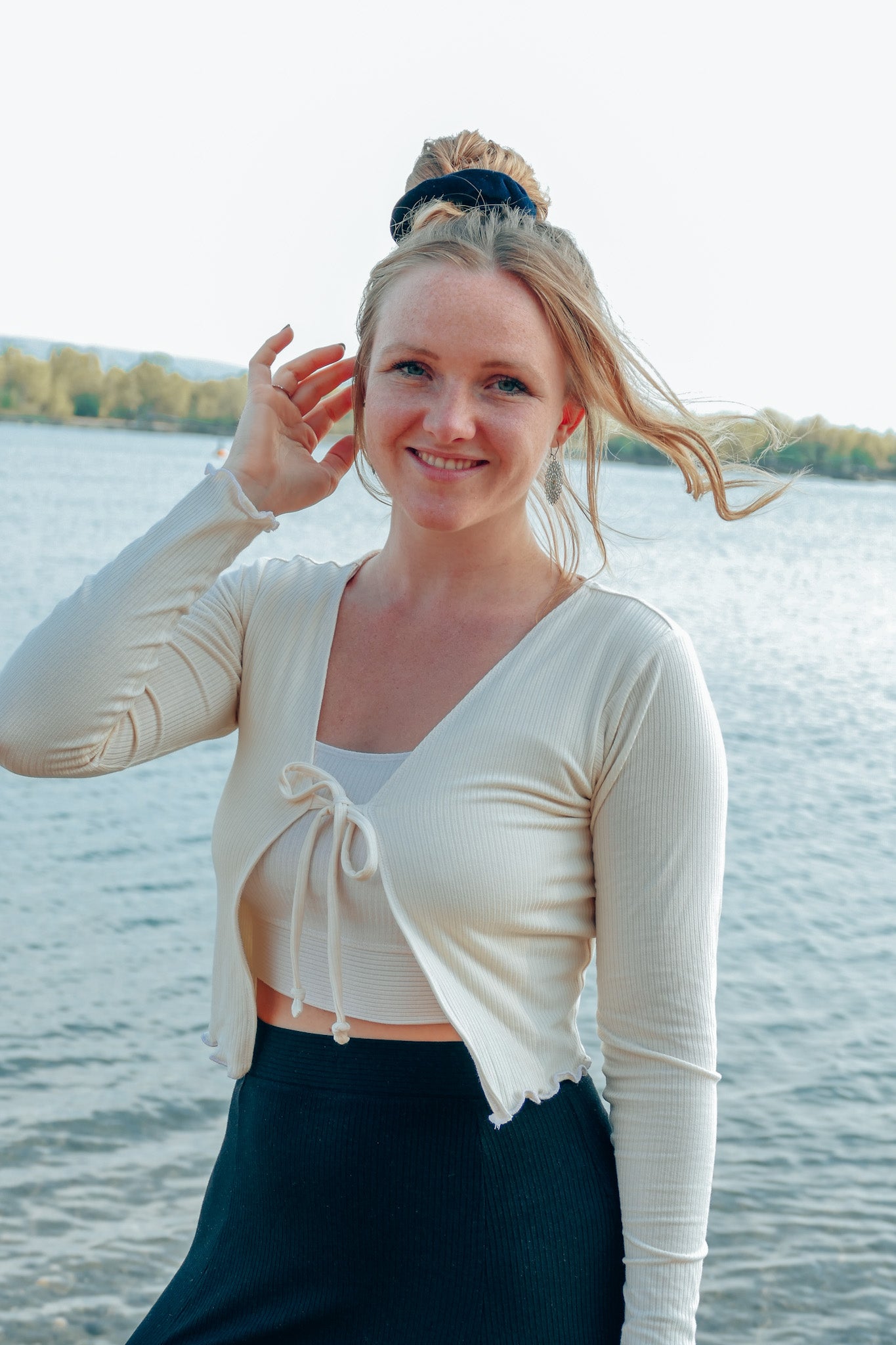 Crop Strickjacke passend zur Loungewear und anderen Zweiteiler in weiß