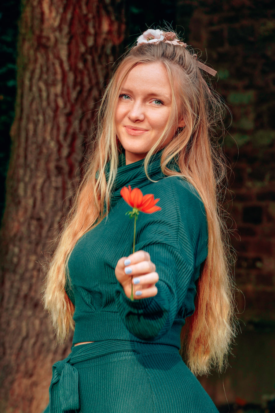 Gemütlicher und bequemer Crop Pullover in einem lässigen und schicken Style als Zweiteiler für den Herbst