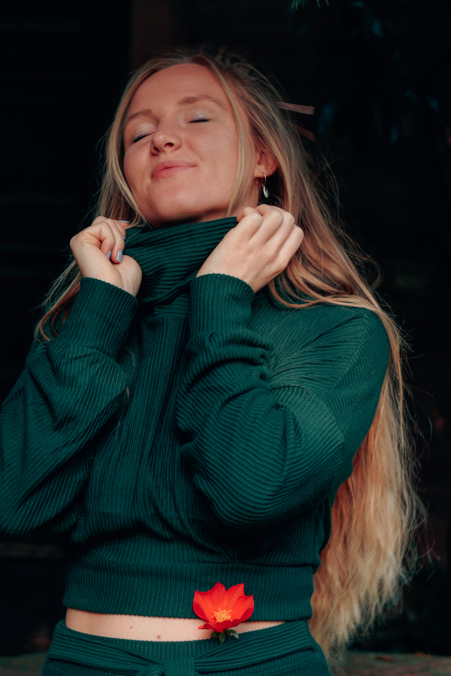 Herbstlicher und warmer Crop Pullover aus dickem und nachhaltigem Stoff