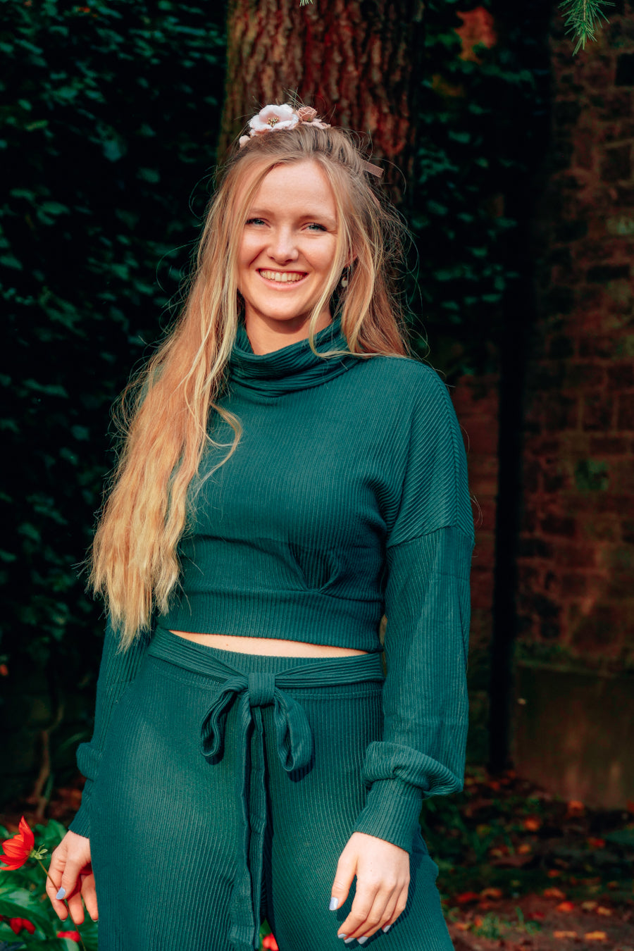 Schicker und moderner Crop Pullover mit Rollkragen und Bündchen für kalte Tage