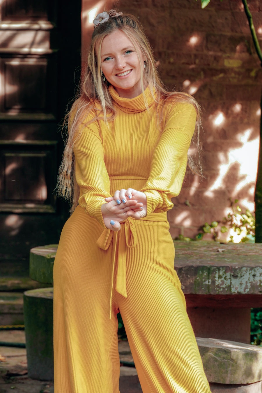 Nachhaltige und feminine Zweiteiler für trendige Winteroutfits die sehr modern und schick sind