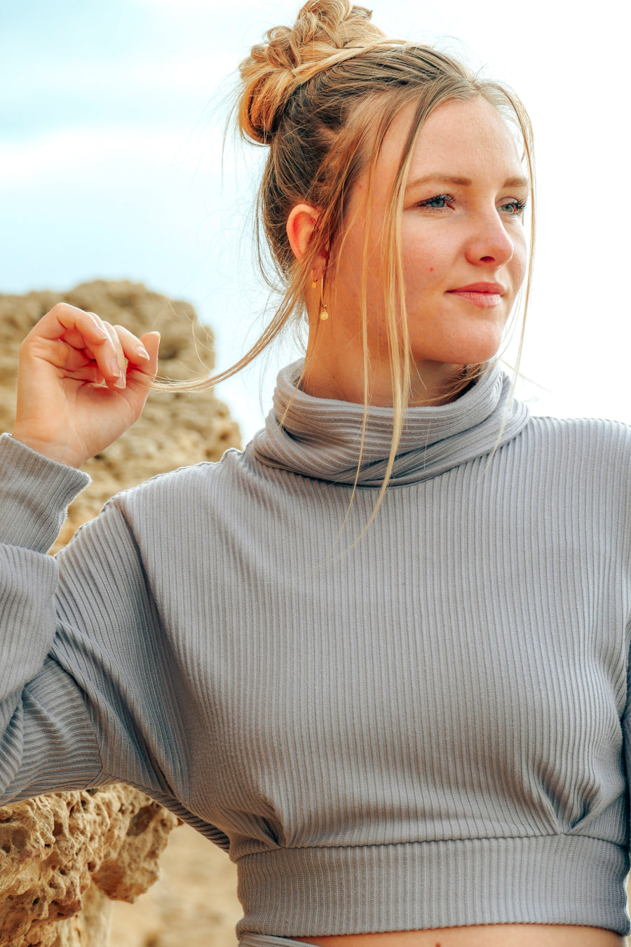 Nachhaltiger Crop Pulli der bis zur Taille geht mit Ballonärmeln in digital Lavender
