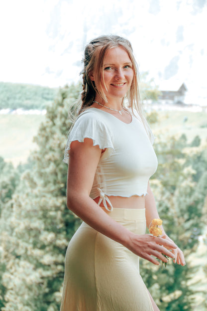Schickes und nachhaltiges Crop Tshirt als Must Have für den Sommer in weiß