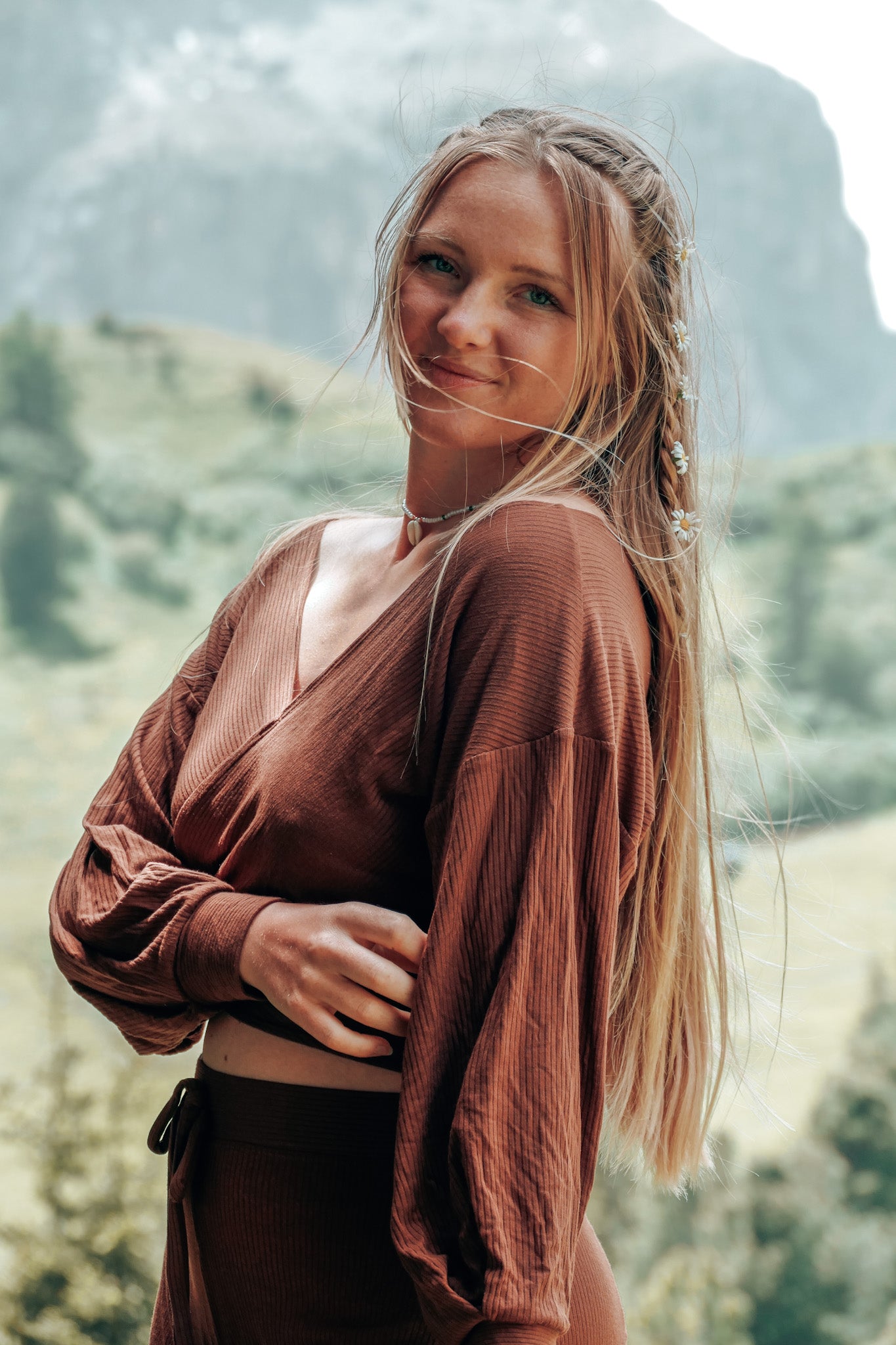 Femininer und schicker Damenpullover für den Herbst und Frühling in braun