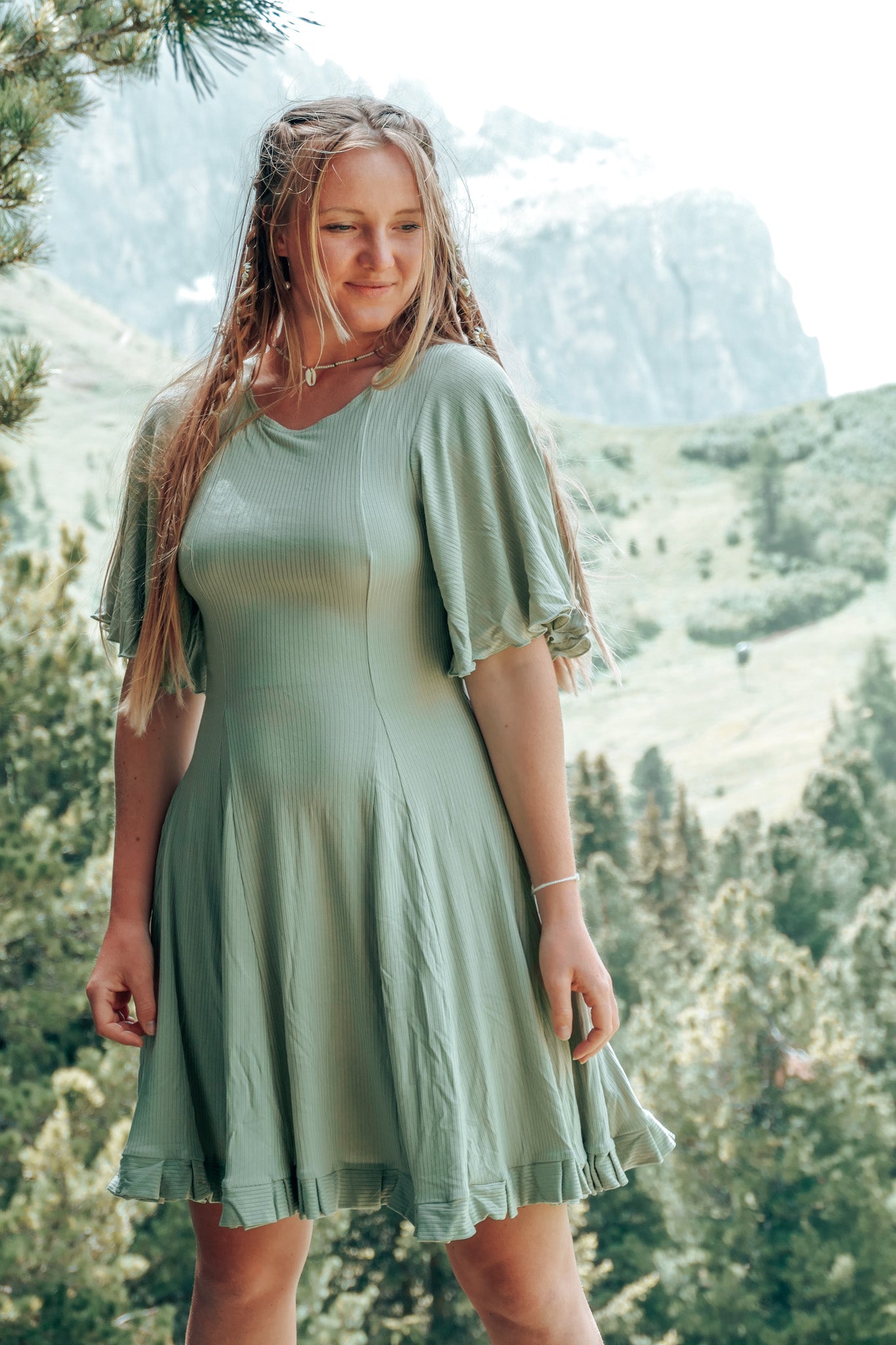 Schickes Sommerkleid in pastellgrün für den schicken Anlass