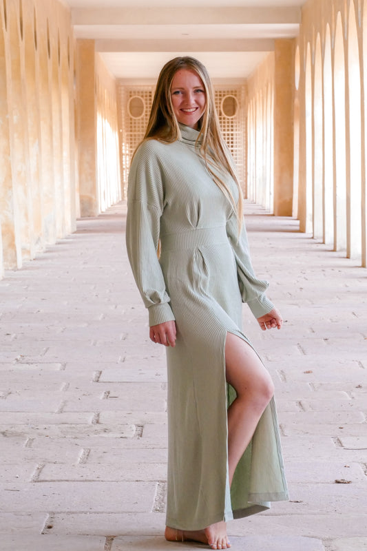 Winterkleid in mint mit Schlitz aus geripptem und nachhaltigem Stoff