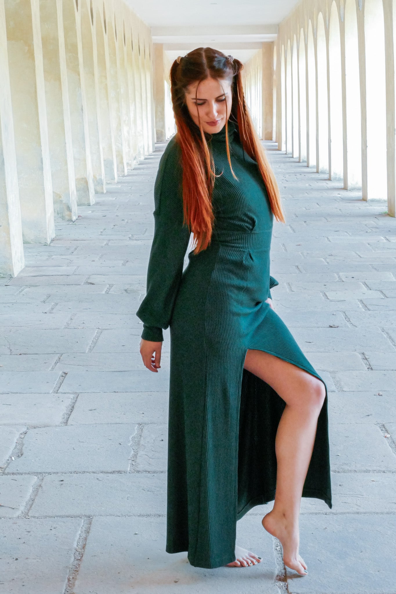 Warmes und kuscheliges Winterkleid mit Schlitz aus geripptem Stoff