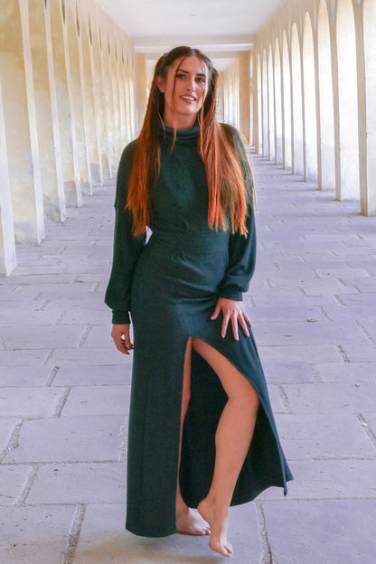 Langes Winterkleid mit Schlitz mit Taillenbetonung und Ballonärmeln für Damen