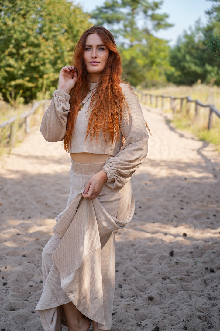 Marleen Rock in Beige, der stilvolle Akzente in jeder Garderobe setzt.