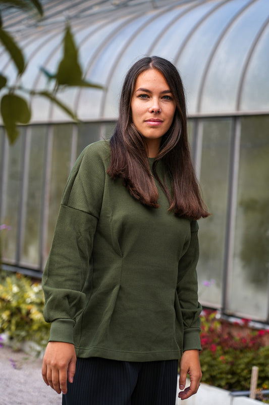 Nachhaltiger Pullover für Damen aus hochwertiger Bio-Baumwolle, hergestellt in Deutschland.