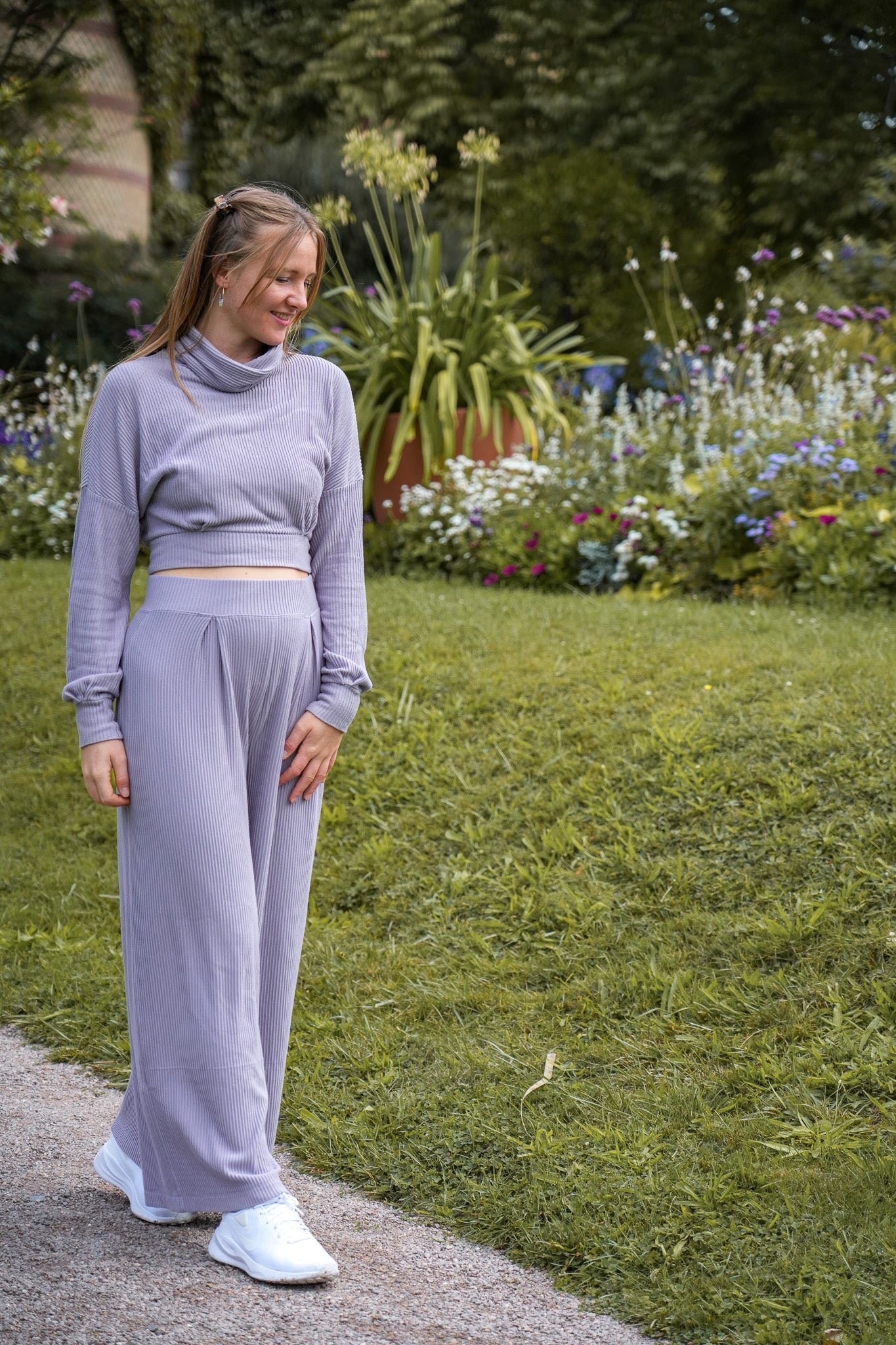 Bequeme und schöne High Waist Hose für Damen in flieder