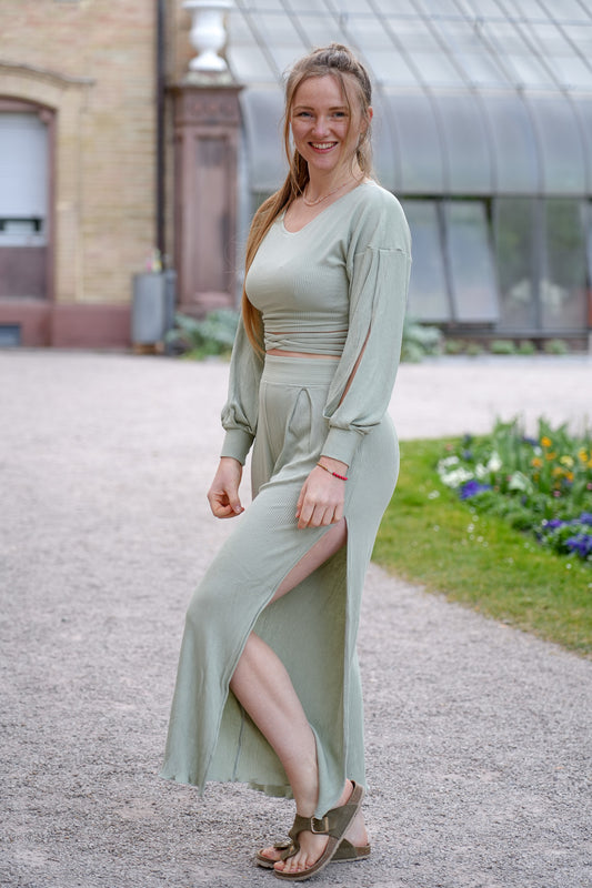 Elegante High-Waist-Hose in Pastellgrün mit weitem Bein und Schlitz
