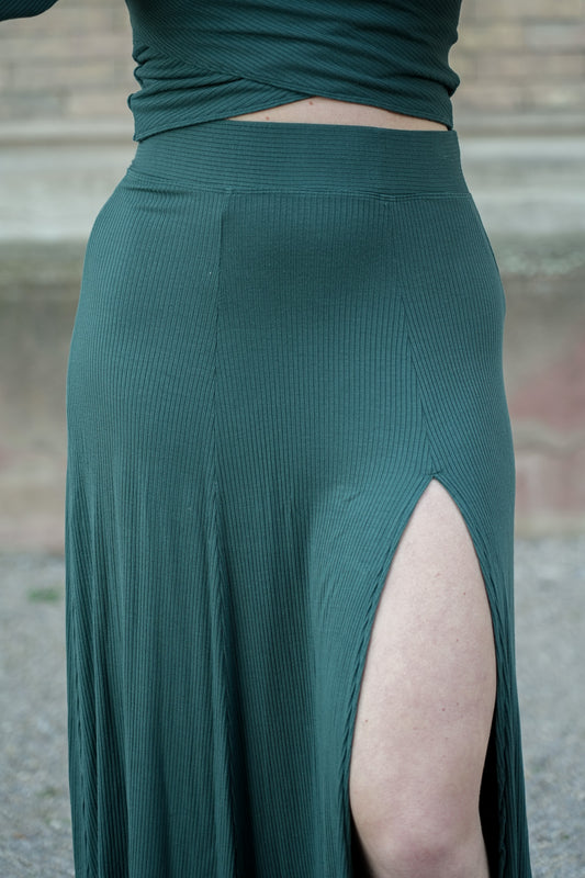 High-Waist-Midiskirt mit elastischem Bund und Beinschlitz
