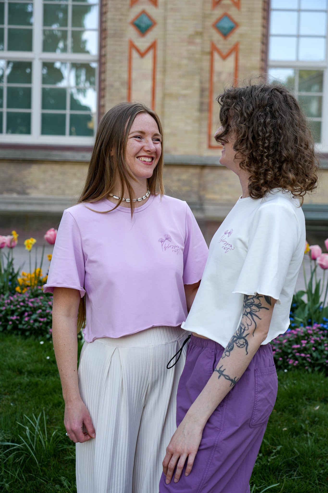 Romantisches Rüschen-T-Shirt für bewusste Mode-Liebhaberinnen