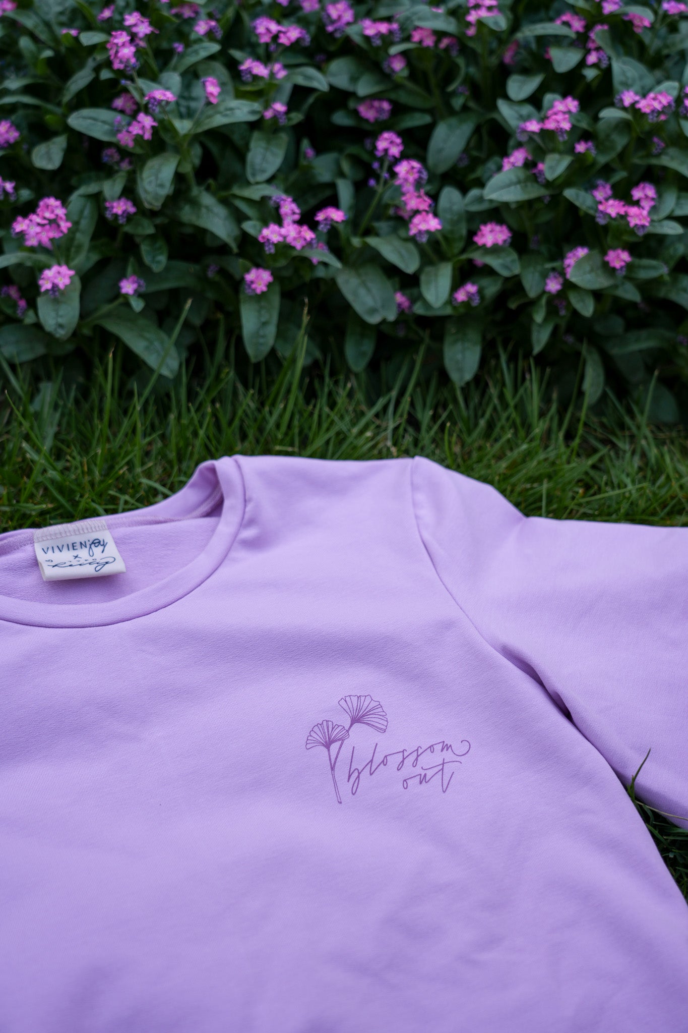 Stylishes Damen-T-Shirt in Lavenderton mit Rüschen und Cross-Back