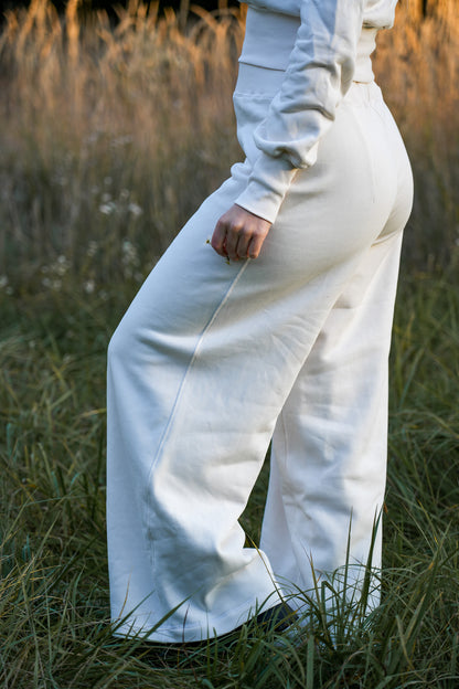 Fair produzierte Loungehose in Weiß mit Abnähern