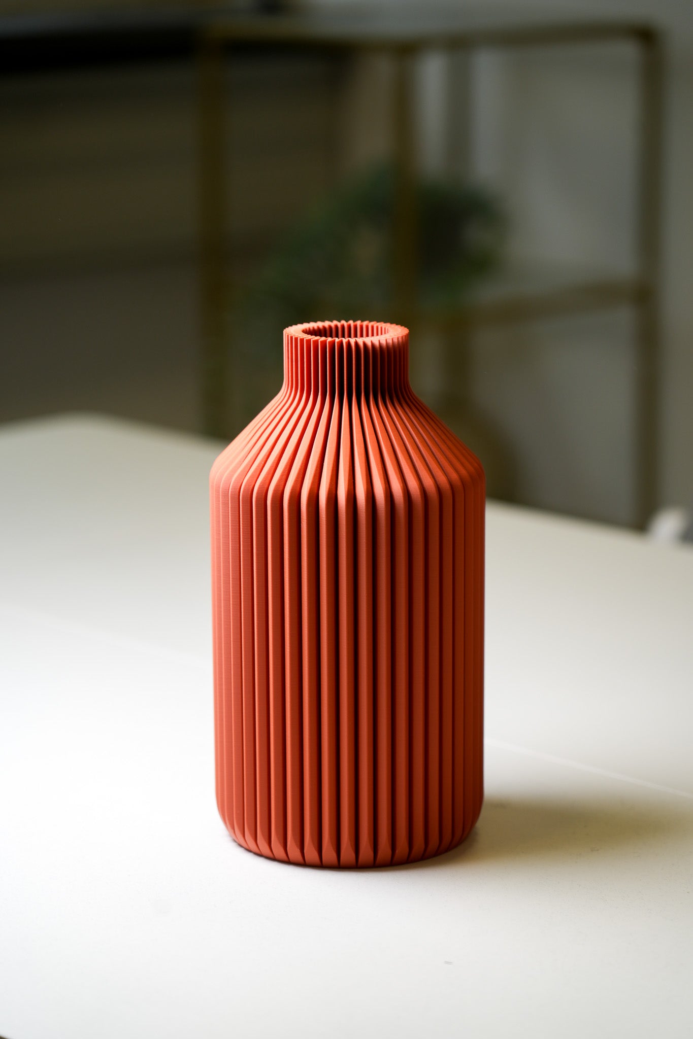 3D Gedruckte schöne Vase mit Rippen für das Zuhause
