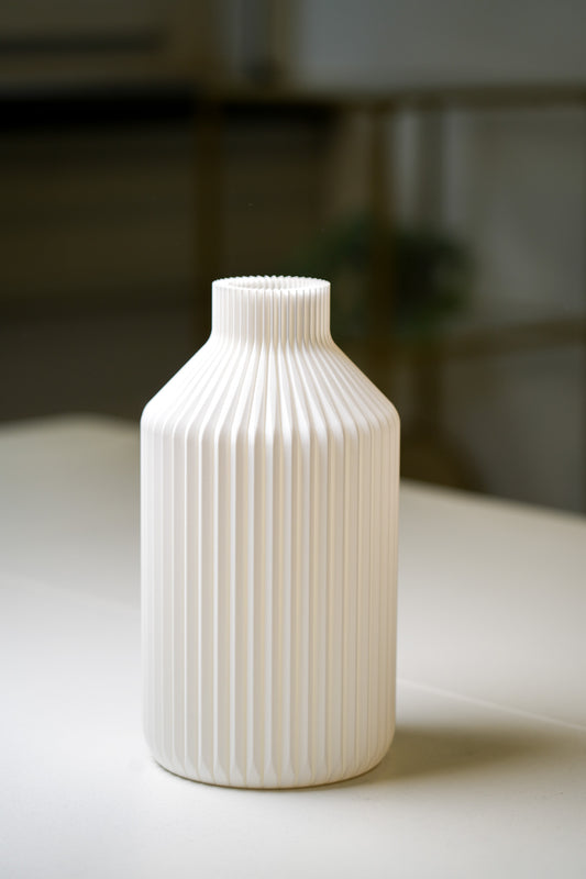 Wunderschöne leichte langlebige und robuste Vase in weiß