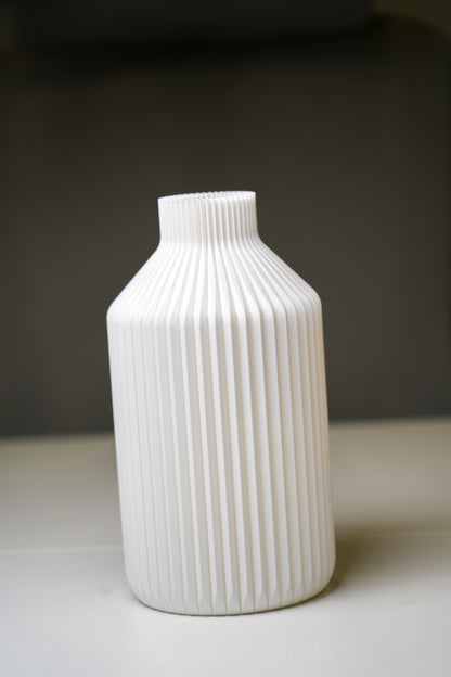 Günstige und moderne Vase für zuhause in weiß