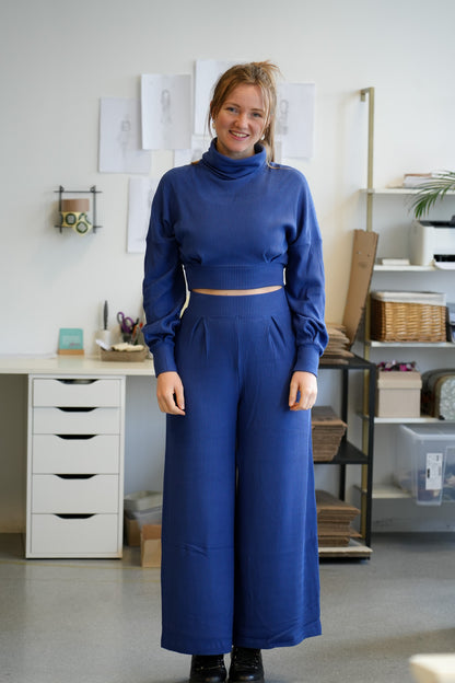 Figurfreundliche Ripp-Hose in intensivem Cobalt-Ton