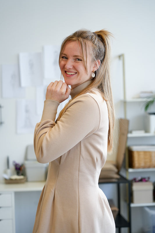 Fair produziertes Winterkleid in hellem Beige