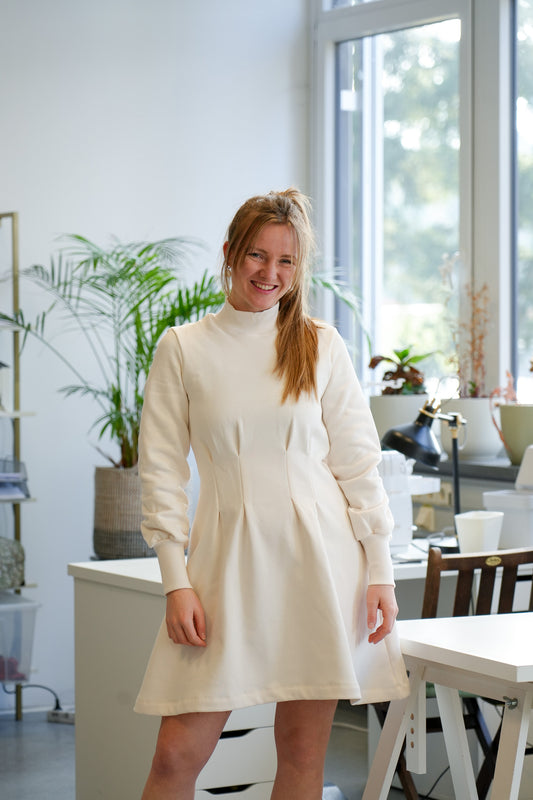 Figurbetontes Kleid aus warmer Bio-Baumwolle