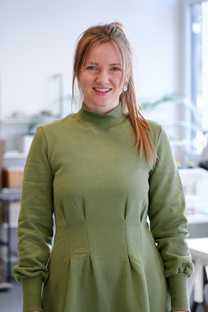Figurbetontes Bio-Baumwollkleid in Olive